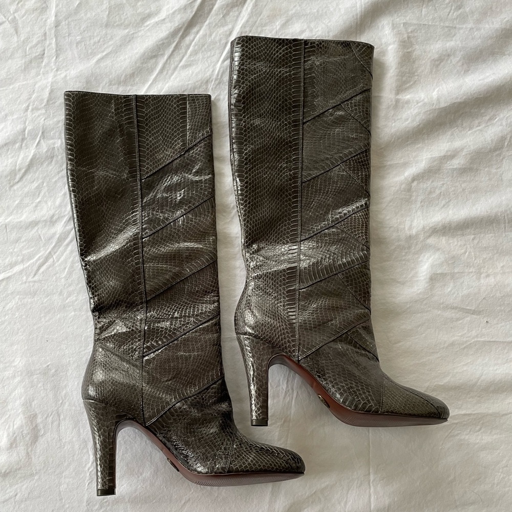 Vintage Gray Snake Skin Boots - never worn, uniques pattern, round toe.